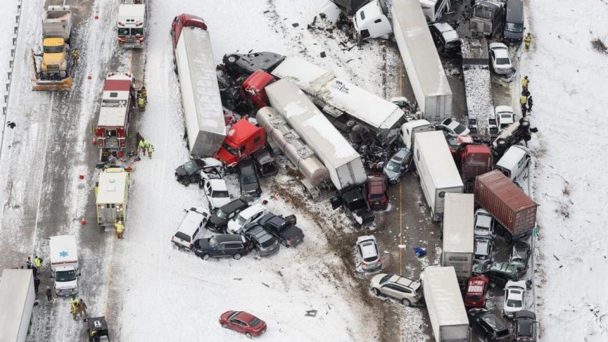 Sua Accident Rutier Cu Peste De Ma Ini Implicate Imagini Ocante