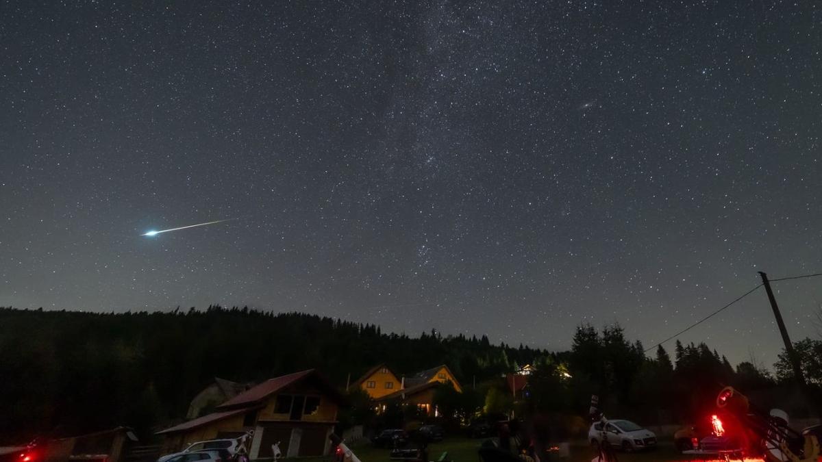 Imagini Spectaculoase Cu Perseidele Vizibile Pe Cerul Rom Niei