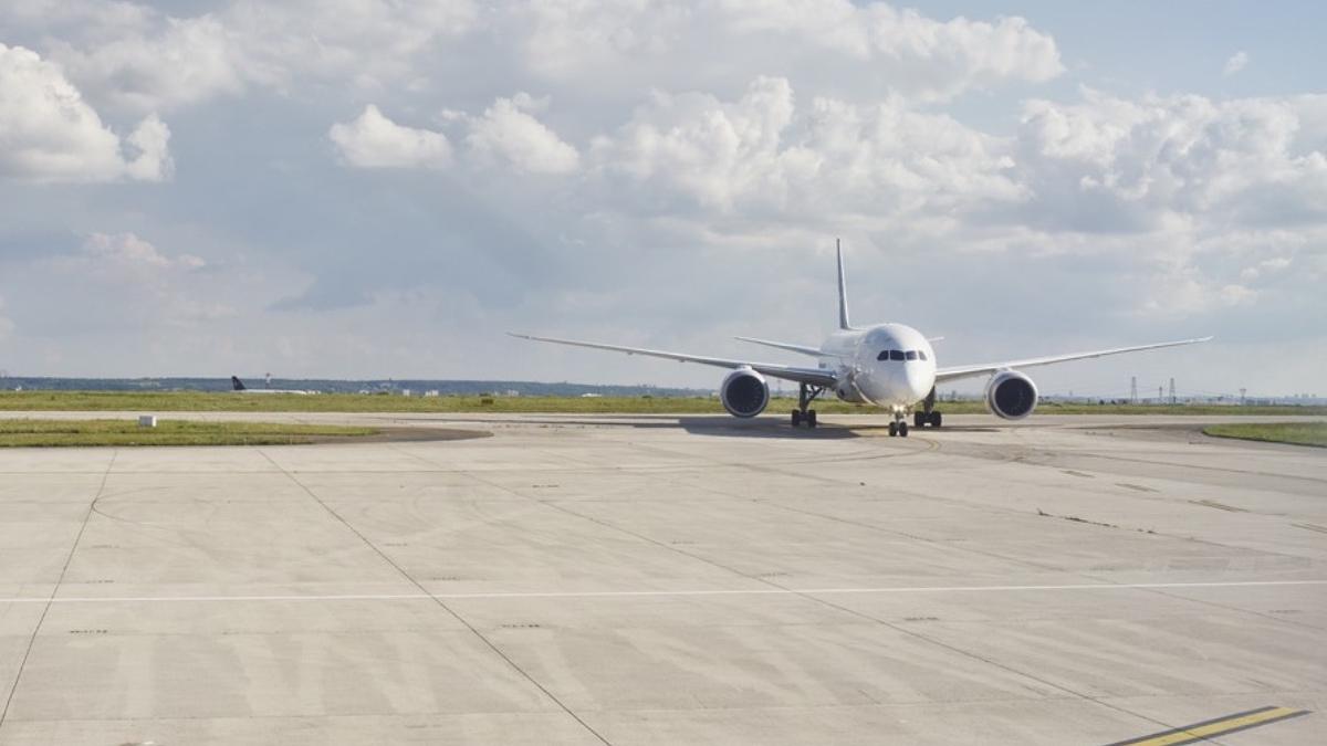 Motivul pentru care un avion al unei companii aeriene din România a