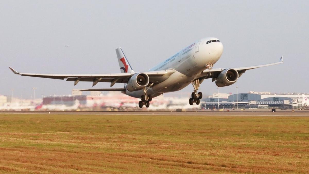 Cel Pu In De Pasageri R Ni I Ntr Un Avion Care Zbura Ntre