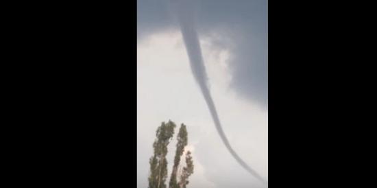 Fenomen extrem în Craiova. O tornadă a apărut pe cer  534