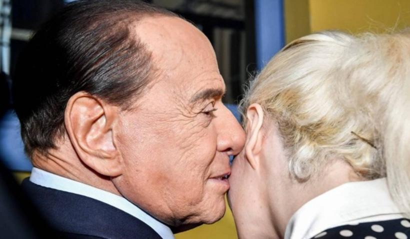 Silvio Berlusconi I Femeile Din Via A Lui Vreau Chipuri Tinere