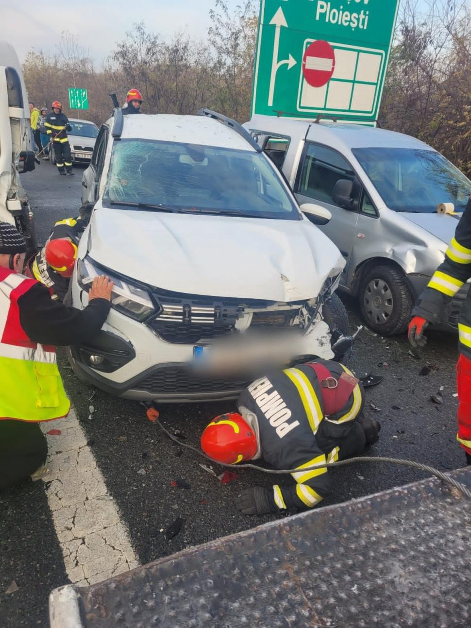 Galerie Foto 11 mașini implicate într un accident rutier pe A3 A