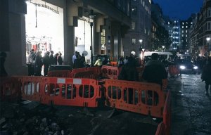 Panică la Londra. Un taxi a intrat pe trotuar şi a rănit mai mulți pietoni - VIDEO