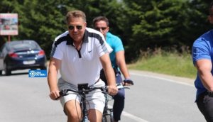 Iohannis, plimbare cu bicicleta prin București: „Traficul este infernal indiferent de anotimp”