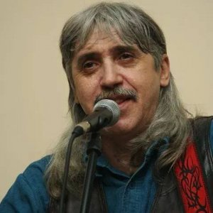 Veste șocantă în lumea muzicii folk! Un îndrăgit cântăreț a murit la doar 47 de ani