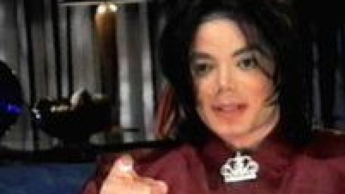 Michael Jackson îşi lansează noul album pe Net