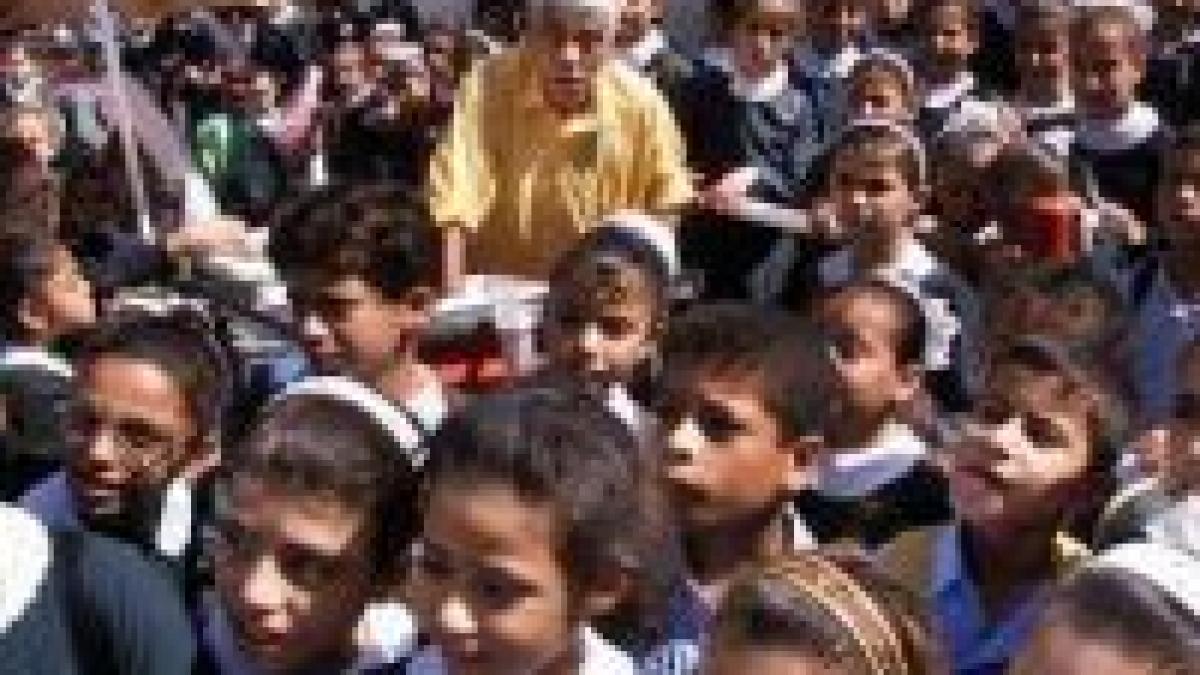 Războiul Hamas-Fatah scoate copiii în stradă

