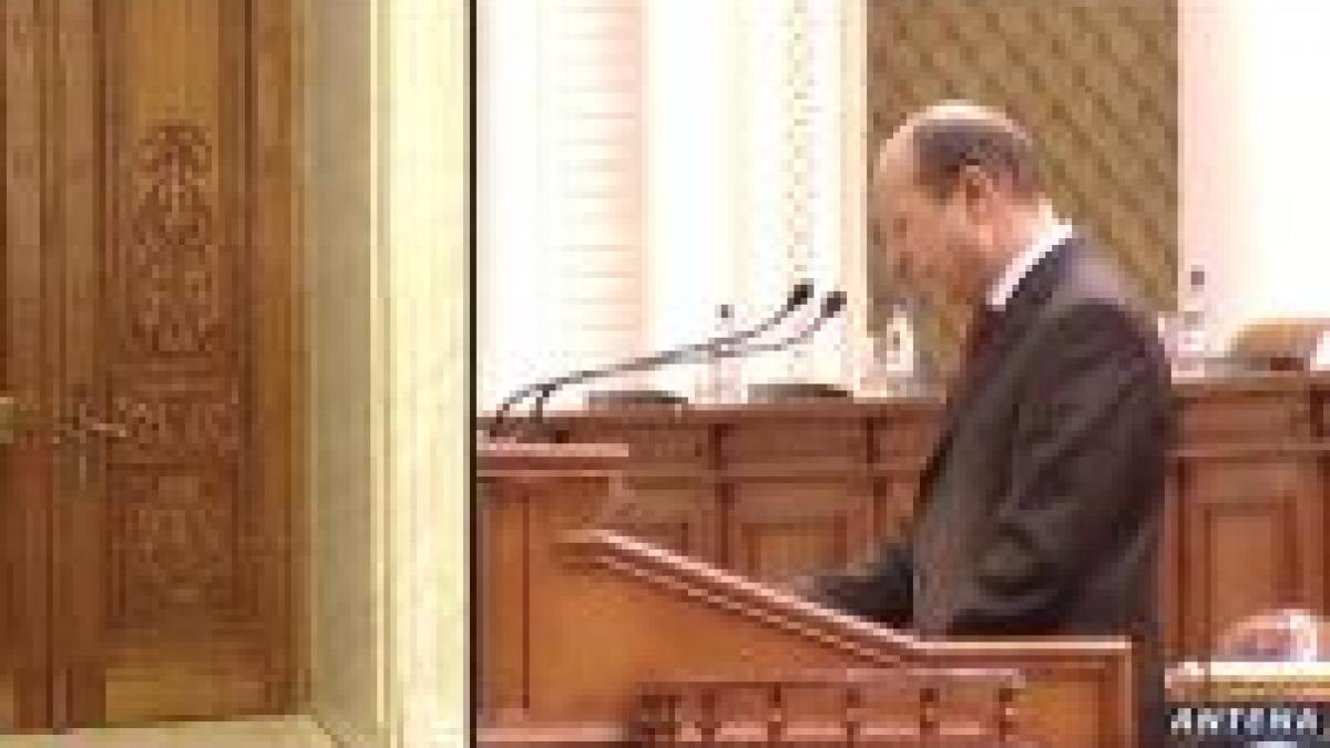 Băsescu vorbeşte în Parlament miercuri 