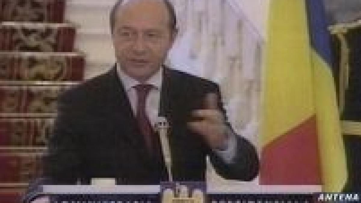 Băsescu îşi face singur referendum de demitere