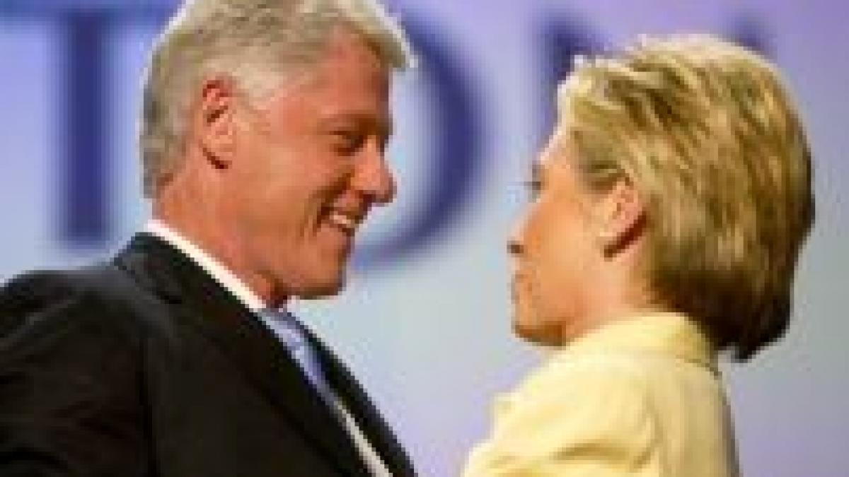 The Clintons: Hillary la Casa Albă, Bill în Senat
