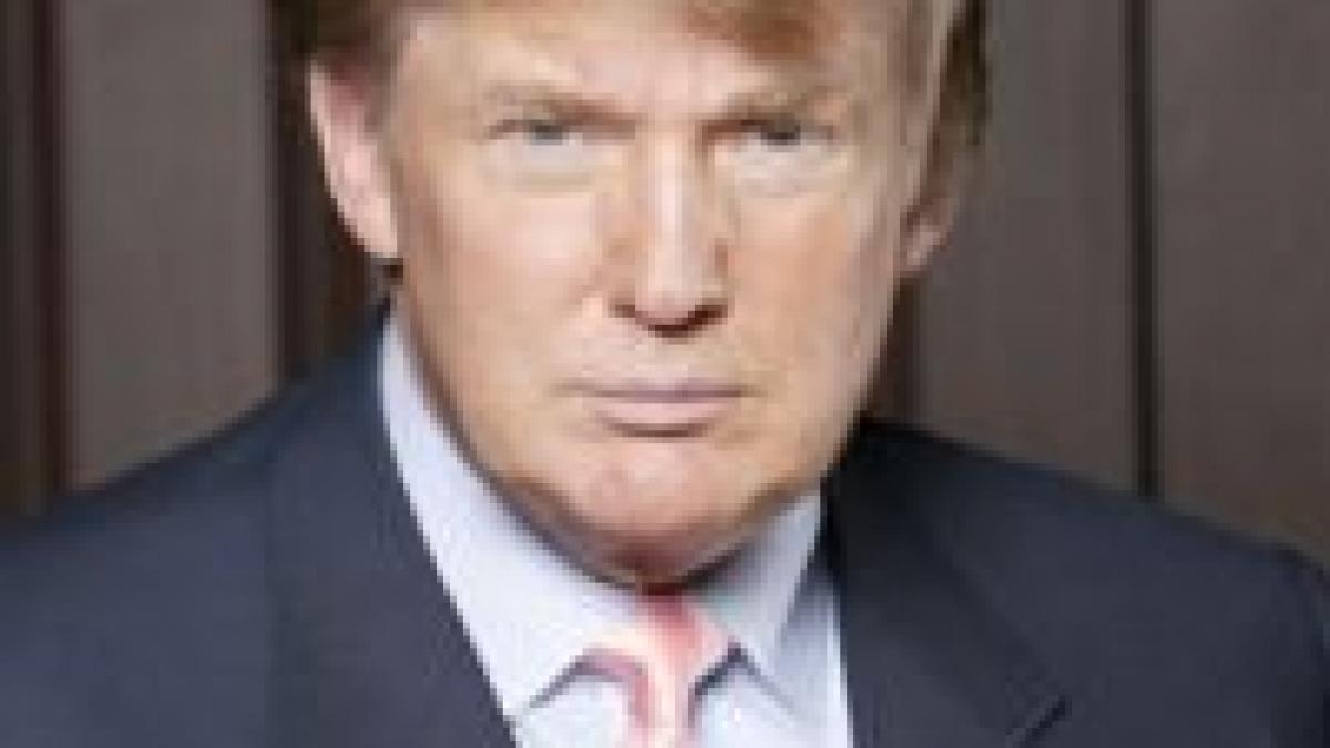 Donald Trump face pariu pe propriul păr
