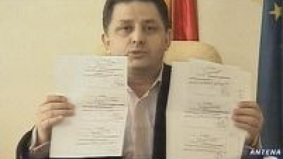 Vanghelie îşi ameninţă viceprimarul cu demiterea 