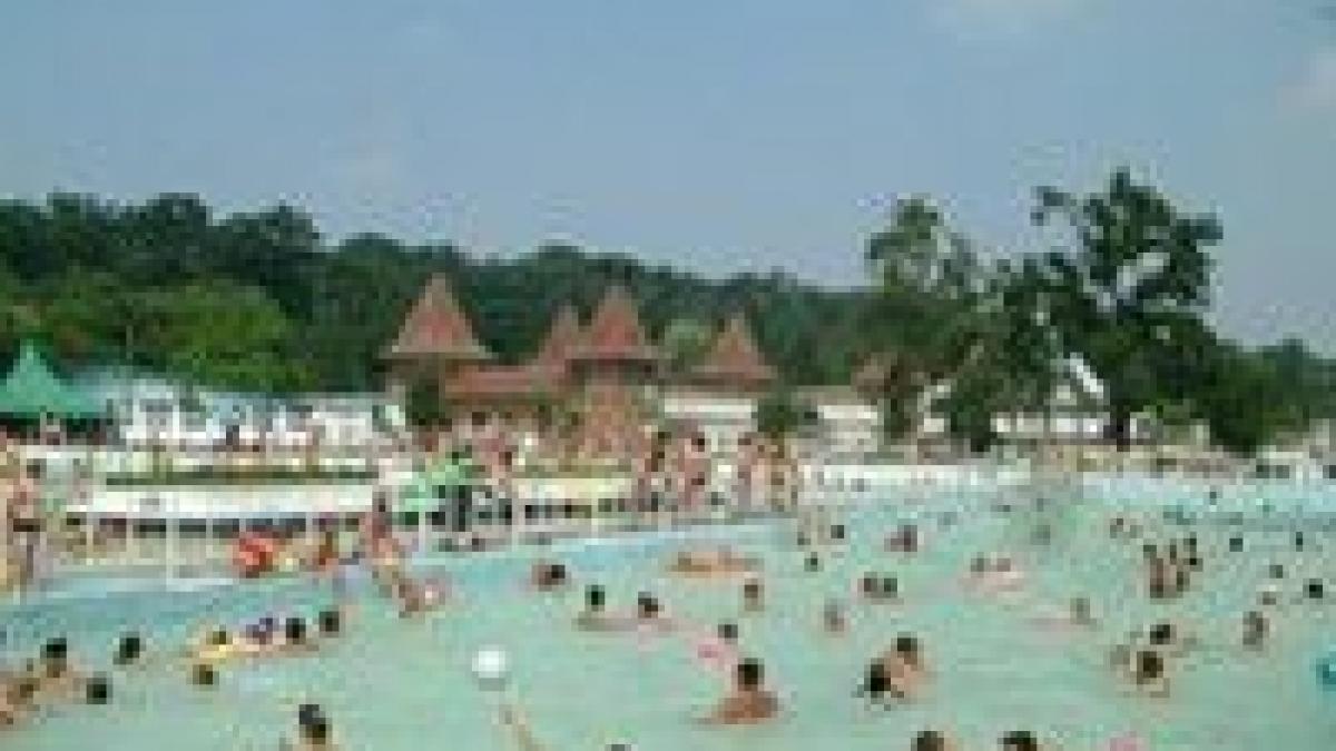 Românii au petrecut Paştele la malul... piscinei