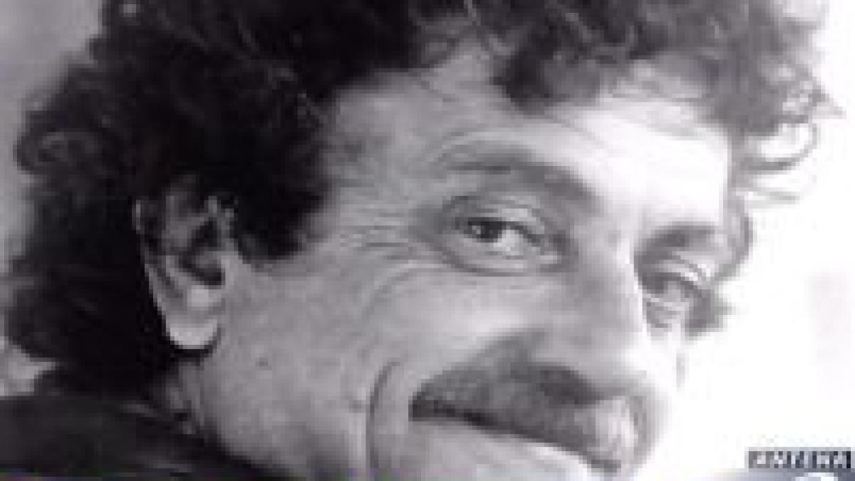 Scriitorul Kurt Vonnegut a încetat din viaţă