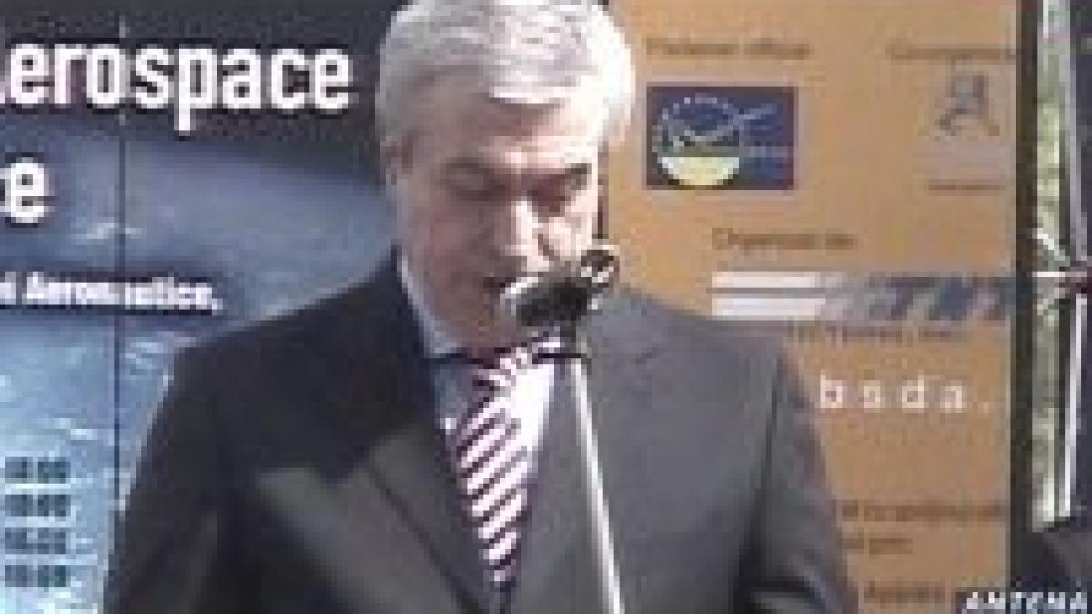 Tăriceanu participă la expoziţia militară