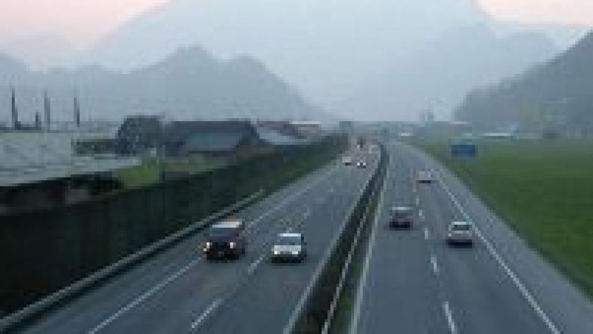 Autostrada spre munte abandonată după 6 km
