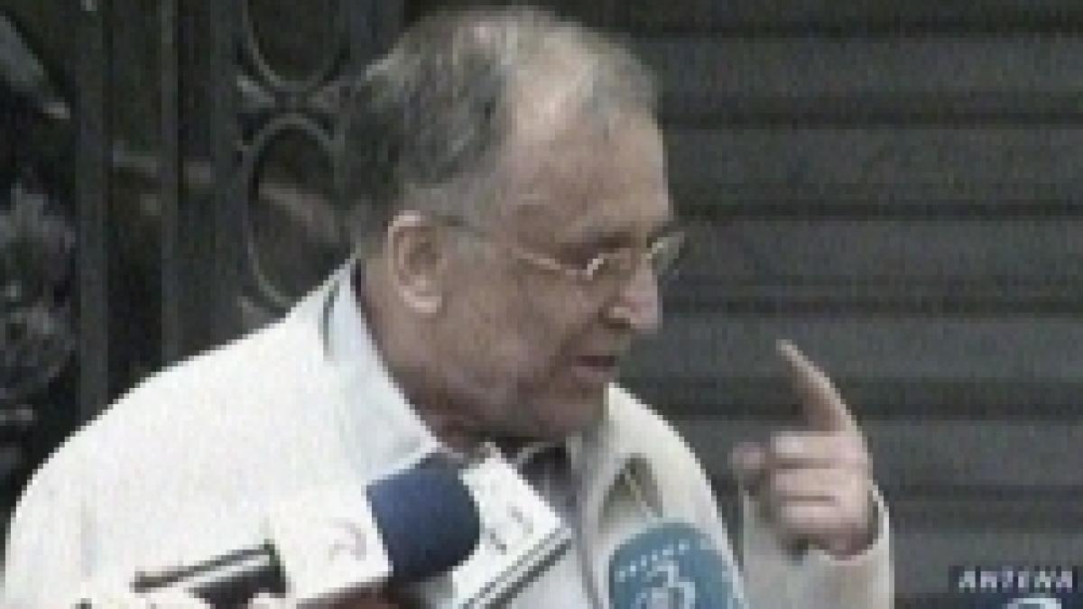 Ion Iliescu aşteaptă scuze de la Traian Băsescu