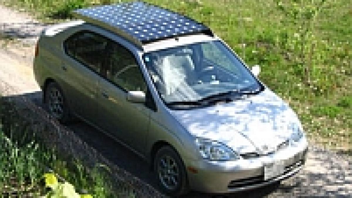 Toyota Prius, hibridul care merge cu energie solară