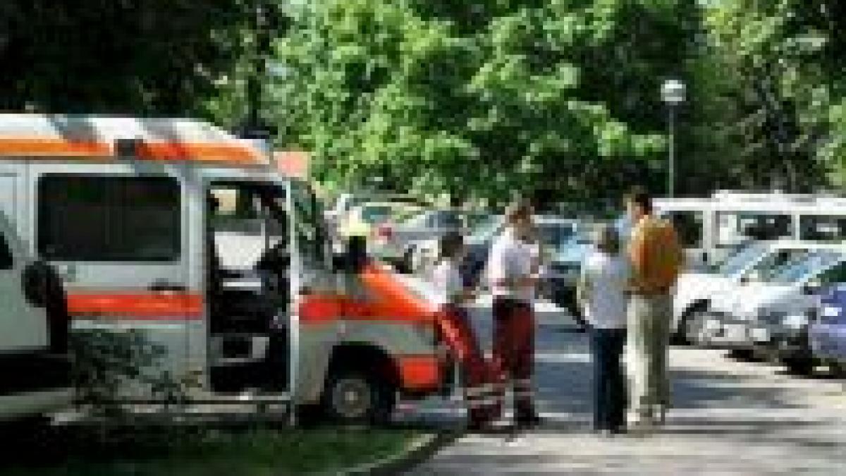 Două accidente de ambulanţă într-o singură zi
