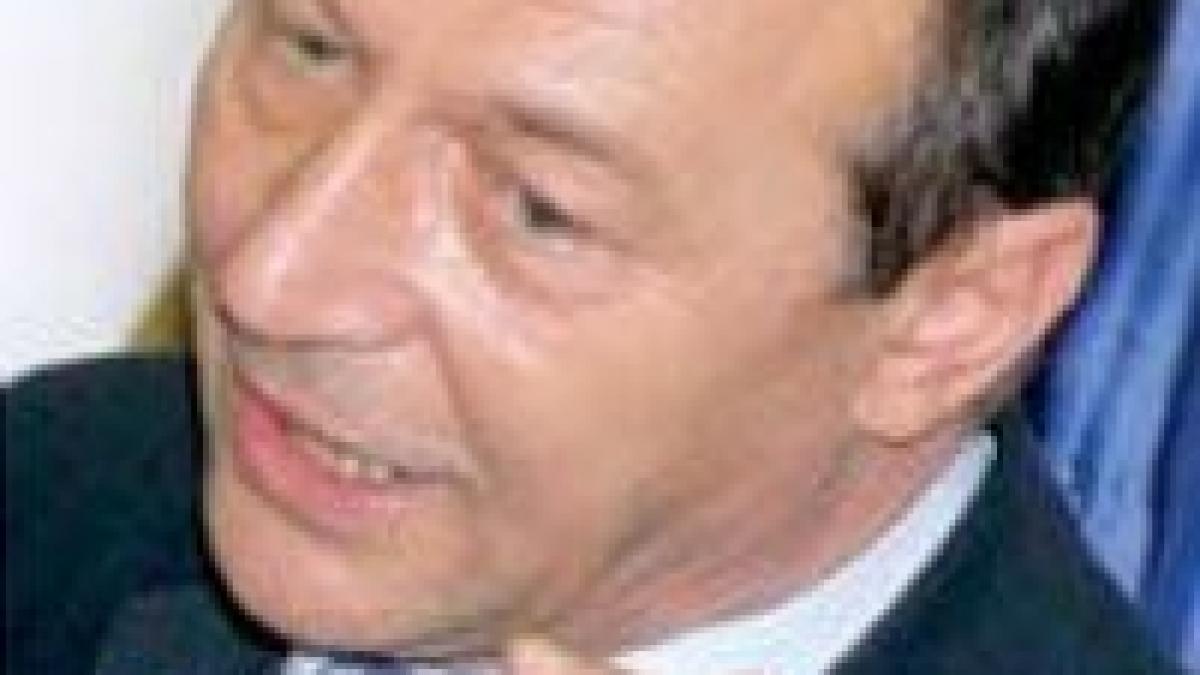 Băsescu a semnat pentru transparenţa contractelor de privatizare 
