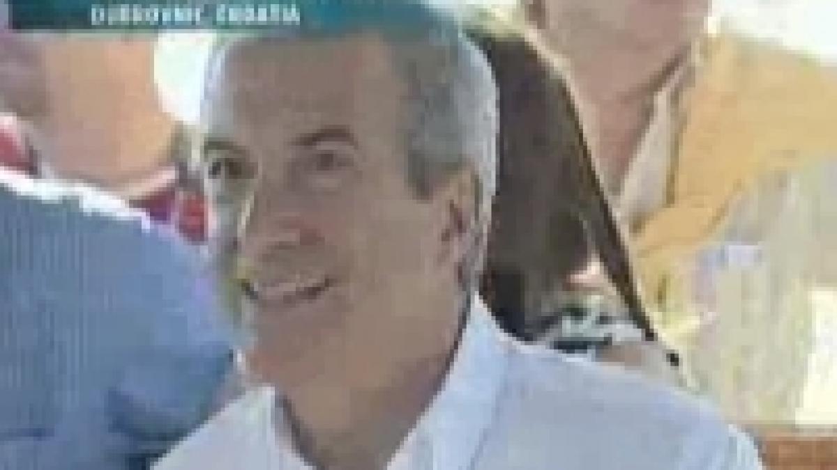 Tăriceanu a admirat nudistele în Croaţia (VIDEO)