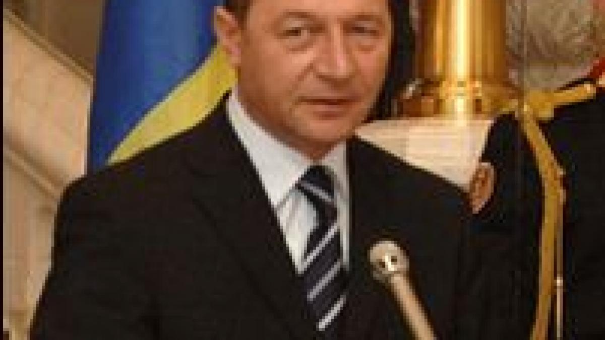 Băsescu, referendum comun pentru uninominal şi republică prezidenţială
