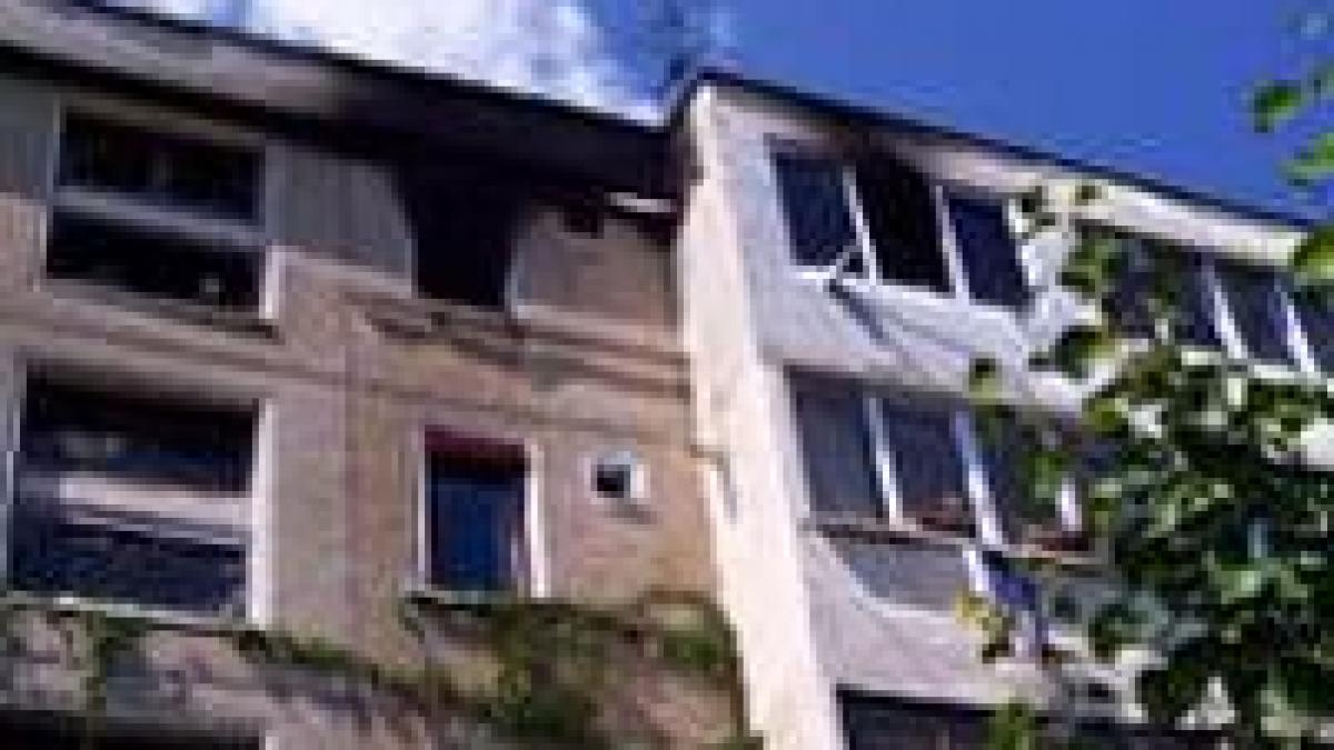 Incendiu în Capitală, într-un bloc din Sectorul 3