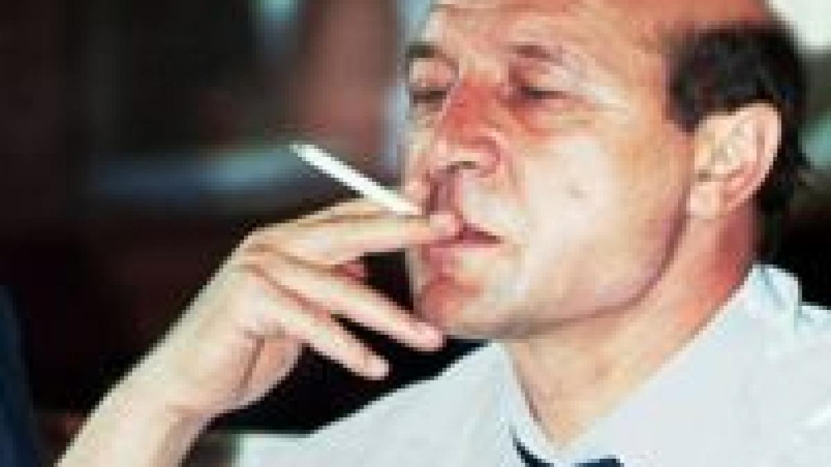 Băsescu îl dă în judecată pe Nicolăescu
