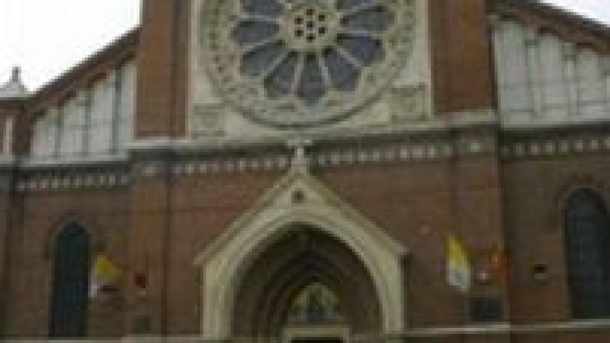 Lucrările de construcţie la Cathedral Plaza trebuie suspendate
