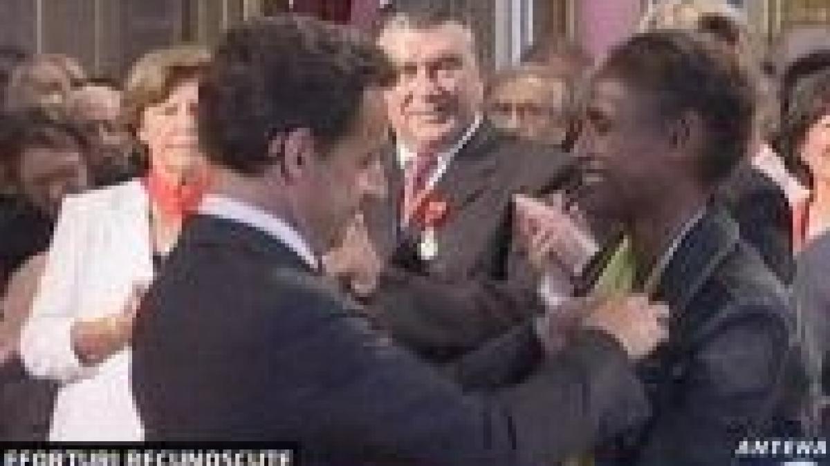 Sarkozy a decorat o militantă pentru stoparea mutilării sexuale din Africa <font color=red>(VIDEO)</font>