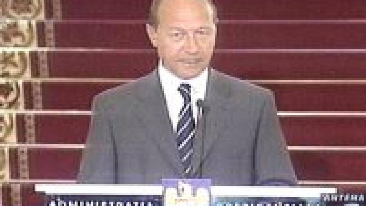 Băsescu a promulgat legea pensiilor cu rezerve şi acuzaţii <font color=red>(VIDEO)</font>