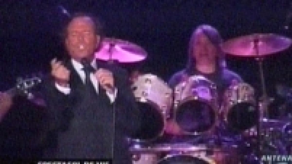 Concertele lui Julio Iglesias din România întârziate din cauza caniculei 