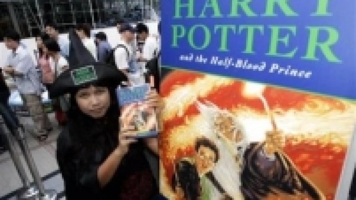 S-a pus în vânzare ultima carte a seriei Harry Potter <font color=red>(VIDEO)</font>