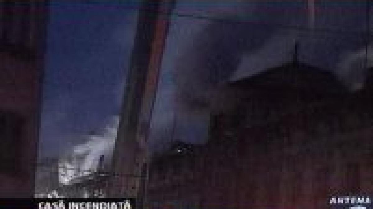 Casă incendiată în centrul Capitalei <font color=red>(VIDEO)</font>
