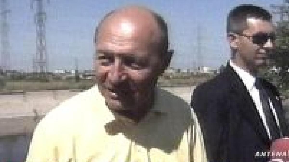 Băsescu: Numai nesimţirea ne face să stăm cu gunoiul la nas