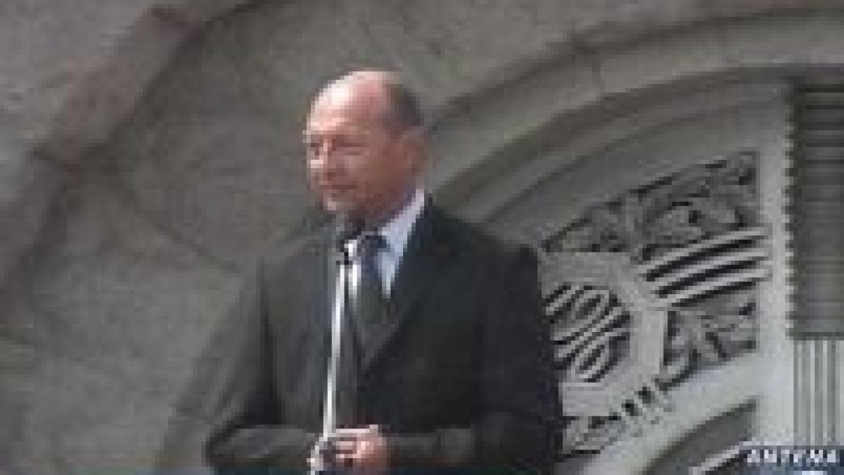 Băsescu a participat la festivităţile de la Mărăşeşti <font color=red>(VIDEO)</font>