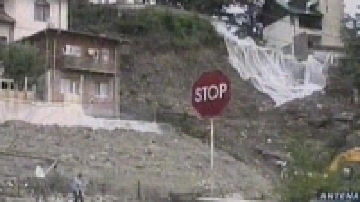 La Sinaia, se surpă pământul din cauza vilelor fără autorizaţii <font color=red>(VIDEO)</font> 