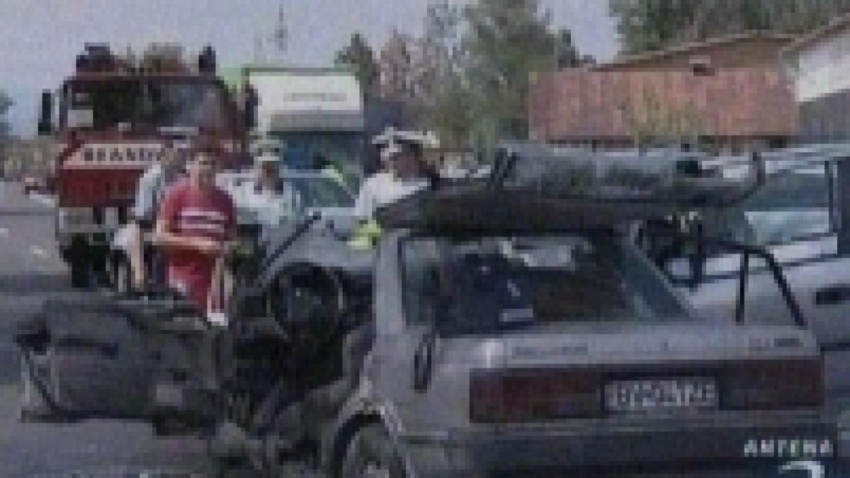 Trei morţi într-un grav accident pe DN 1