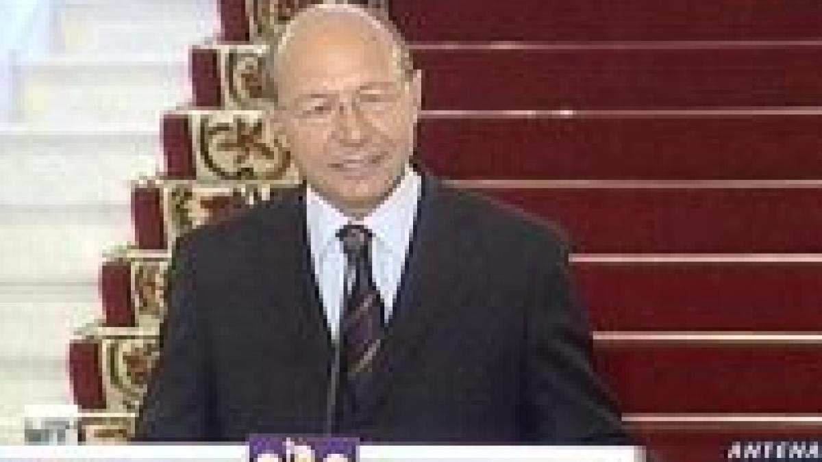 Băsescu: Copiii maghiari învaţă româna plângând! <font color=red>(VIDEO)</font>