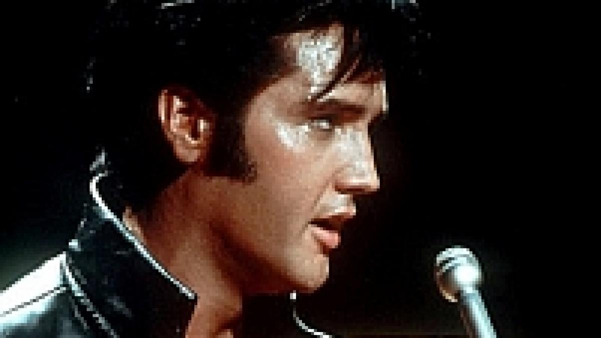 Zeci de mii de fani la comemorarea a 30 de ani de la moartea lui Elvis <font color=red>(VIDEO ŞI GALERIE FOTO)</font>