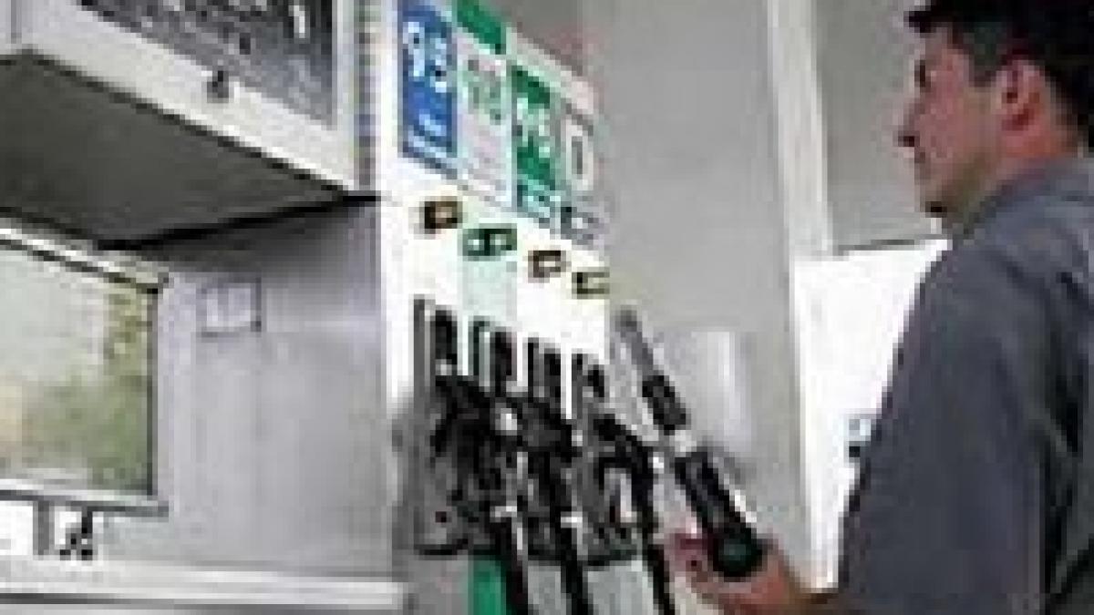 Petrom a ieftinit benzina cu 5 bani pe litru