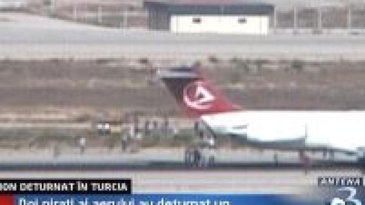 Piraţii aerului care au deturnat un avion în Turcia s-au predat <font color=red>(VIDEO)</font>