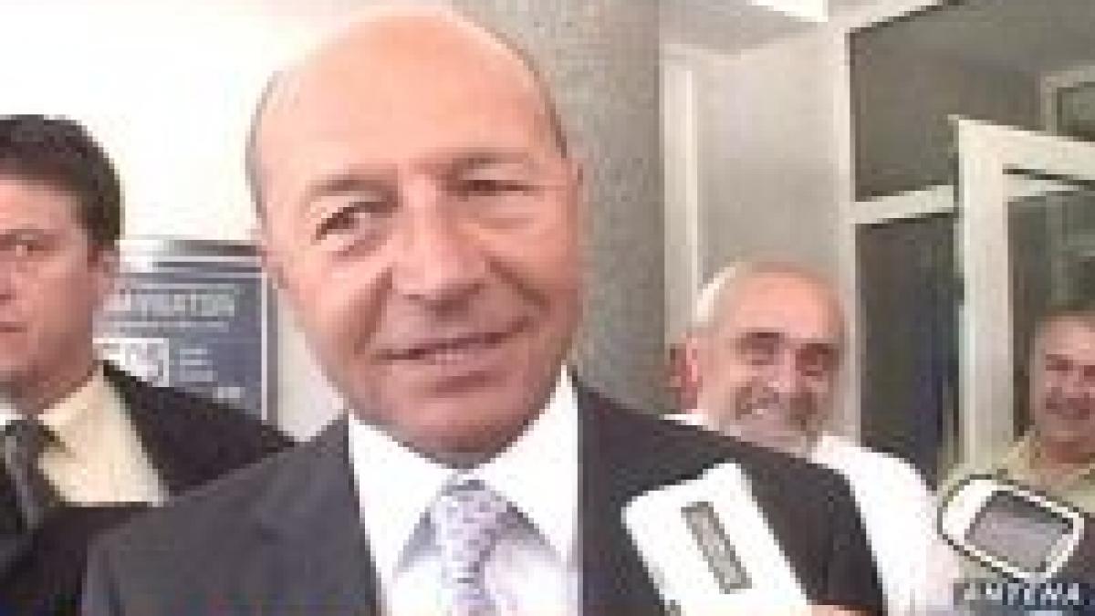 Băsescu la cursuri, pentru a fi iar căpitan de navă <font color=red>(VIDEO)</font>