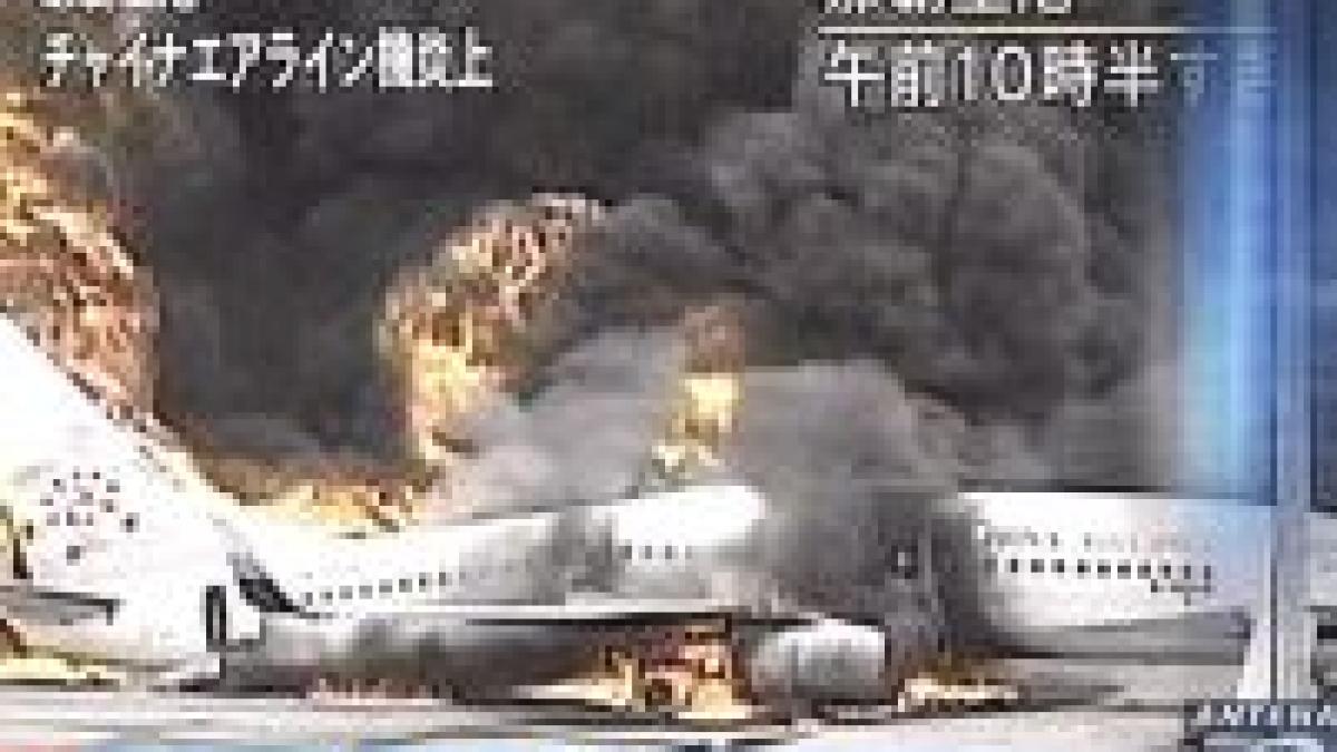 Un avion a luat foc în Okinawa, după aterizare

