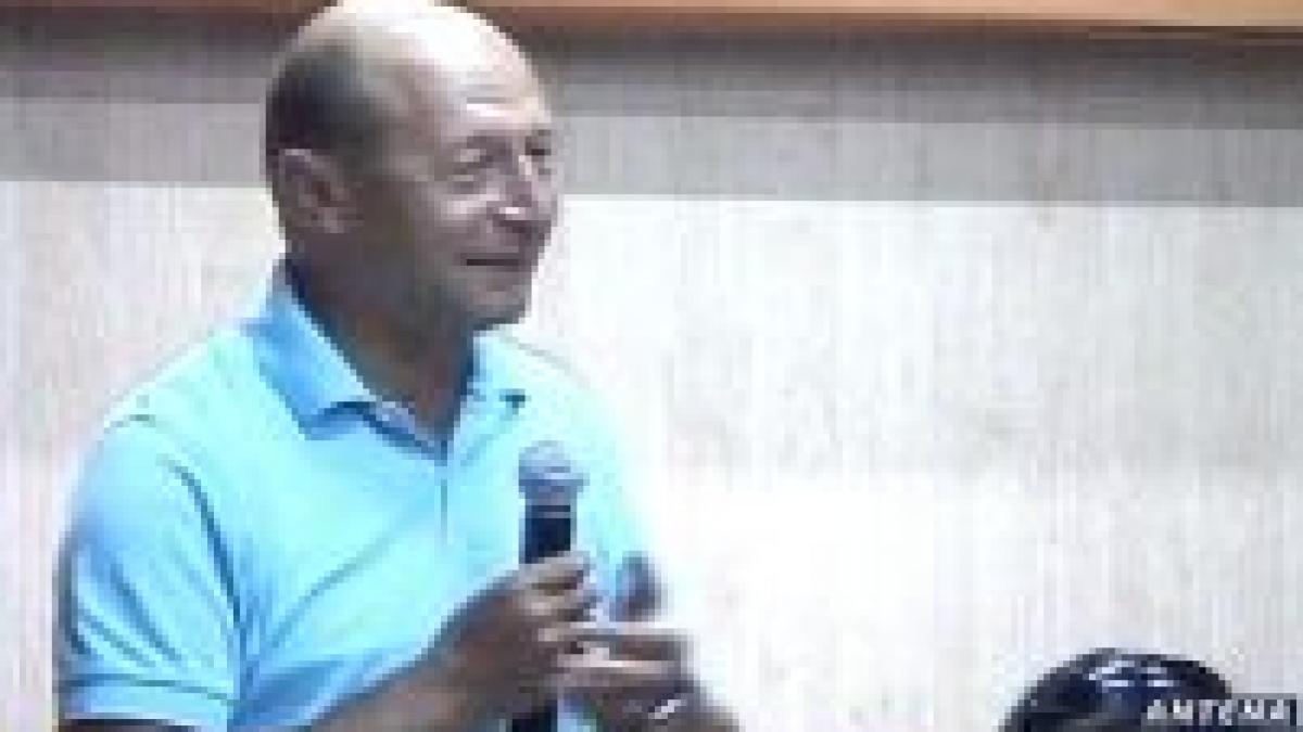 Băsescu ameninţă Guvernul cu referendum pe uninominal