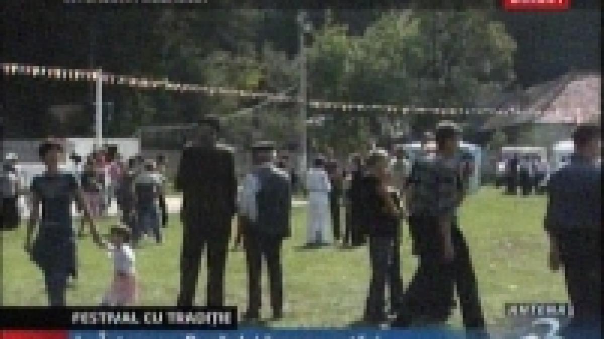 A început Festivalul folcloric ?Ciobănaşul?