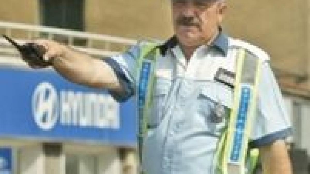 Poliţişti acuzaţi că şi-au cumpărat case prin declaraţii false 