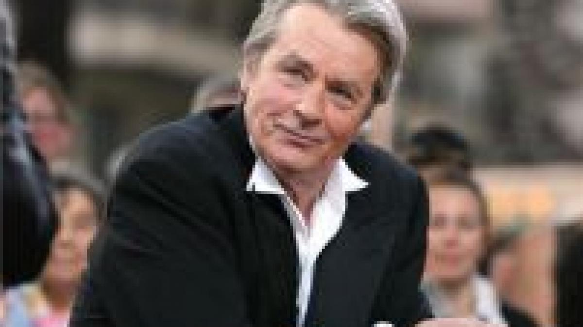 Actorul Alain Delon îşi vinde picturile 