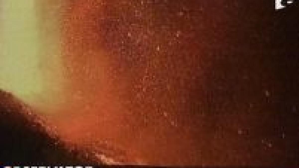 Etna îşi continuă spectacolul de foc în Sicilia <font color=red>(VIDEO)</font>